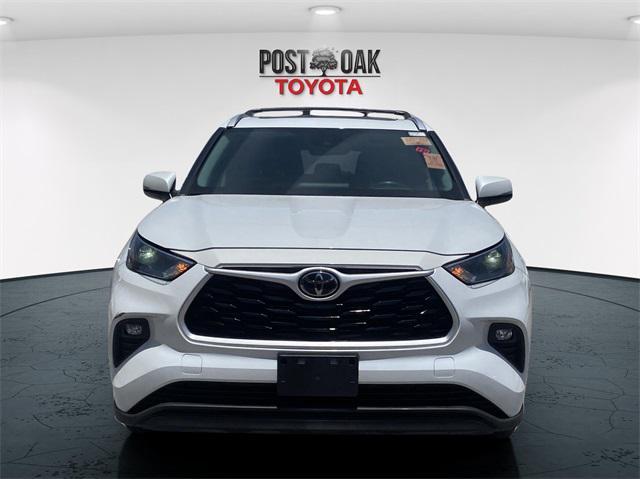 used 2022 Toyota Highlander car, priced at $31,999
