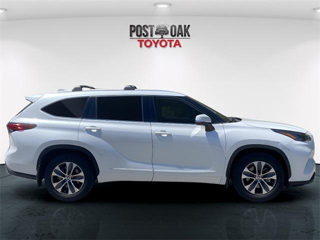 used 2022 Toyota Highlander car, priced at $31,750