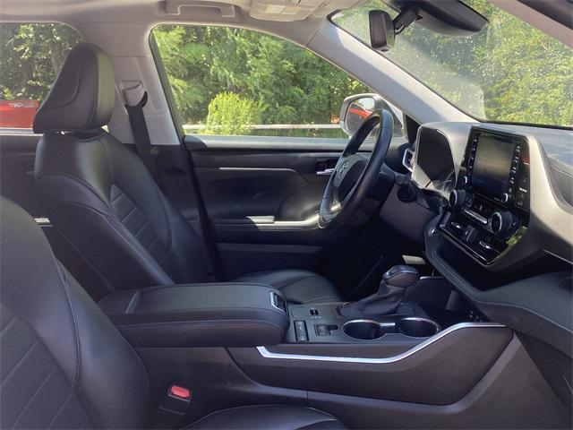 used 2022 Toyota Highlander car, priced at $31,750
