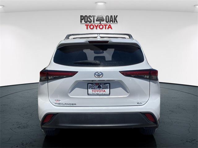 used 2022 Toyota Highlander car, priced at $31,750
