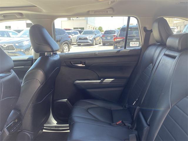 used 2022 Toyota Highlander car, priced at $31,750