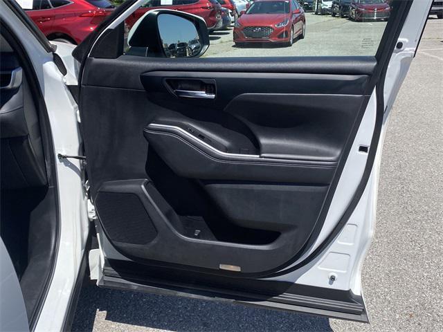 used 2022 Toyota Highlander car, priced at $31,750