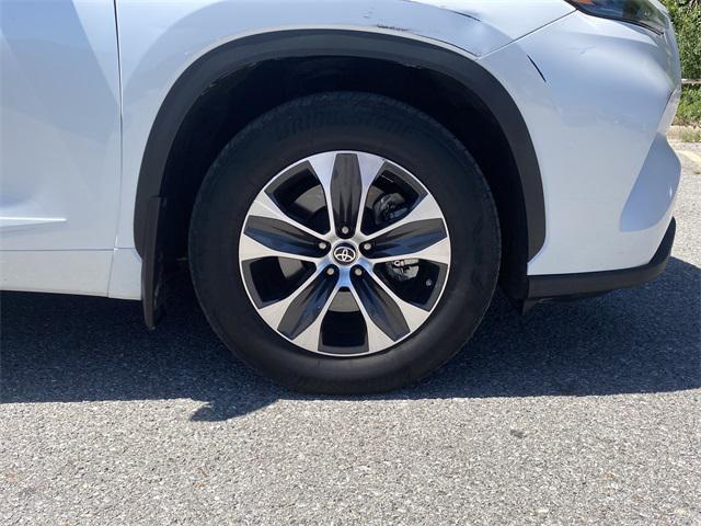 used 2022 Toyota Highlander car, priced at $31,750