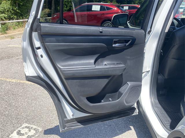 used 2022 Toyota Highlander car, priced at $31,750
