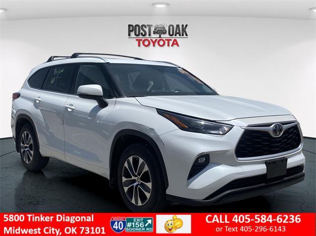 used 2022 Toyota Highlander car, priced at $31,999