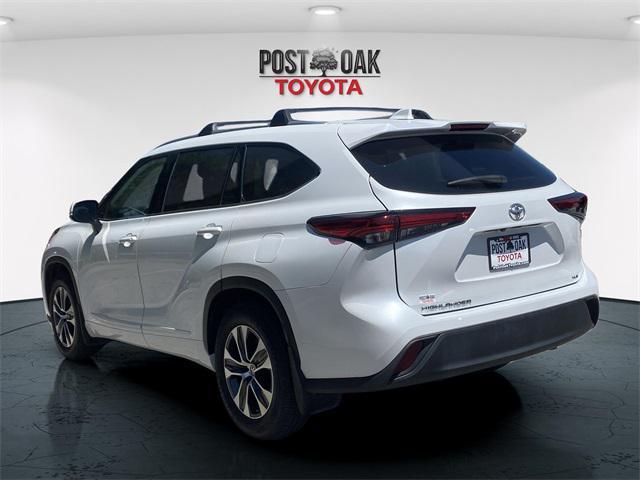 used 2022 Toyota Highlander car, priced at $31,750