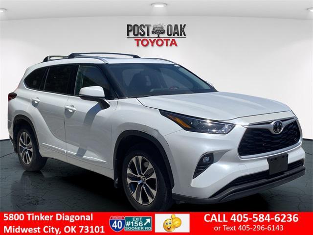 used 2022 Toyota Highlander car, priced at $31,999