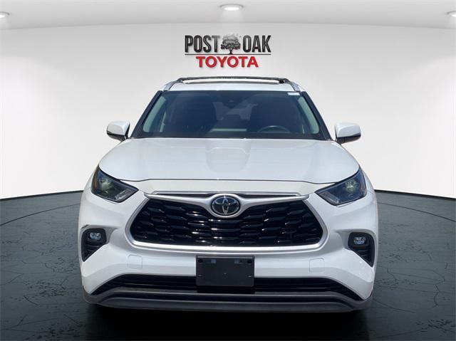 used 2022 Toyota Highlander car, priced at $31,750