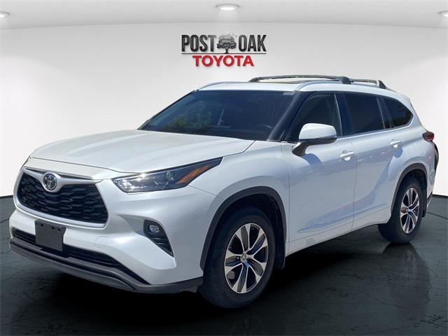 used 2022 Toyota Highlander car, priced at $31,750
