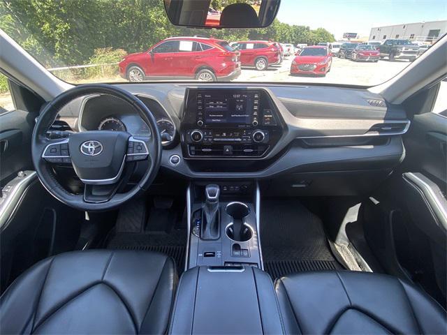 used 2022 Toyota Highlander car, priced at $31,750