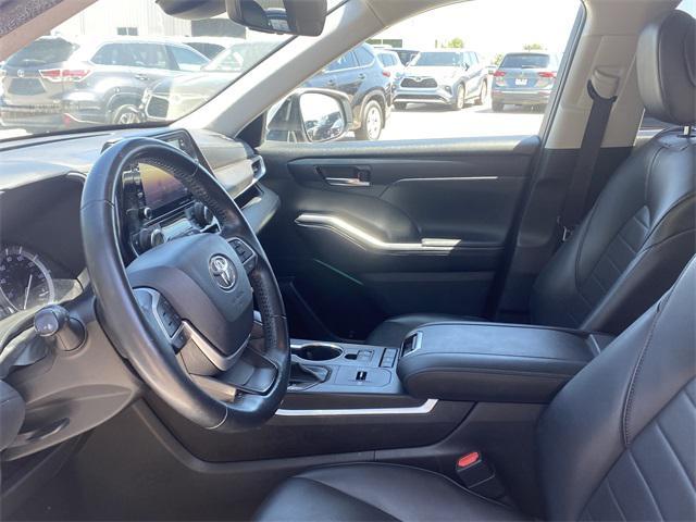 used 2022 Toyota Highlander car, priced at $31,750