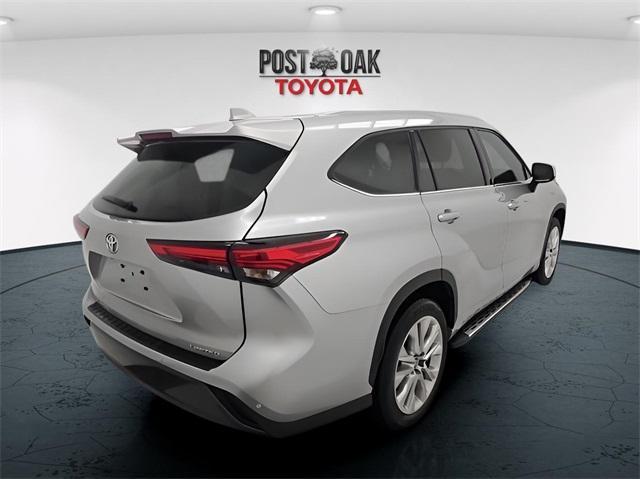 used 2022 Toyota Highlander car, priced at $38,799