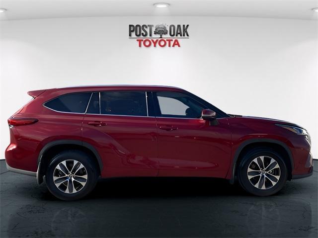 used 2020 Toyota Highlander car, priced at $23,557