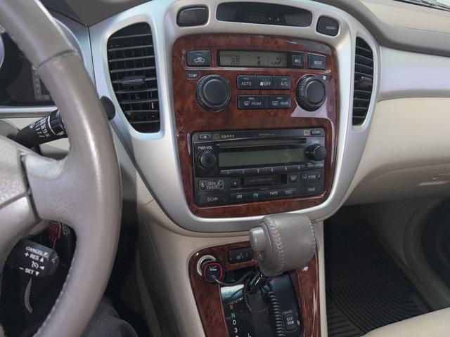used 2006 Toyota Highlander car, priced at $9,499
