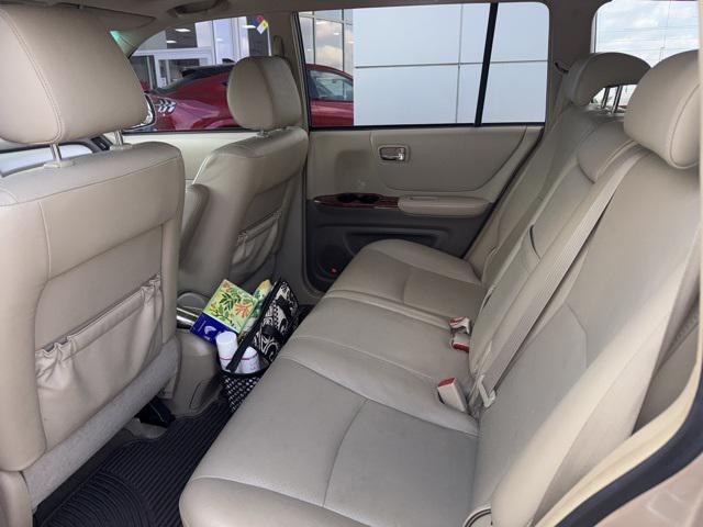 used 2006 Toyota Highlander car, priced at $9,499