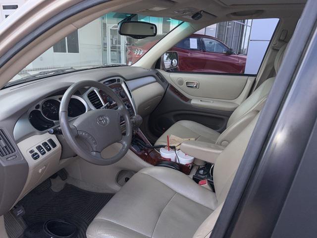 used 2006 Toyota Highlander car, priced at $9,499