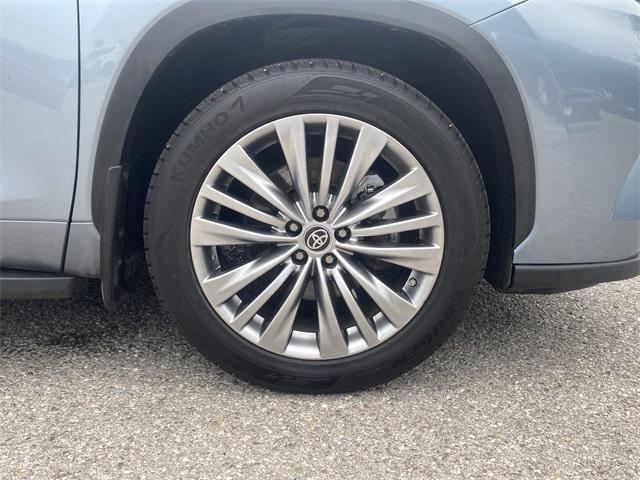 used 2023 Toyota Highlander car, priced at $38,750
