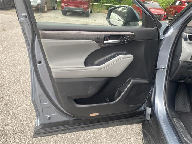 used 2023 Toyota Highlander car, priced at $38,750