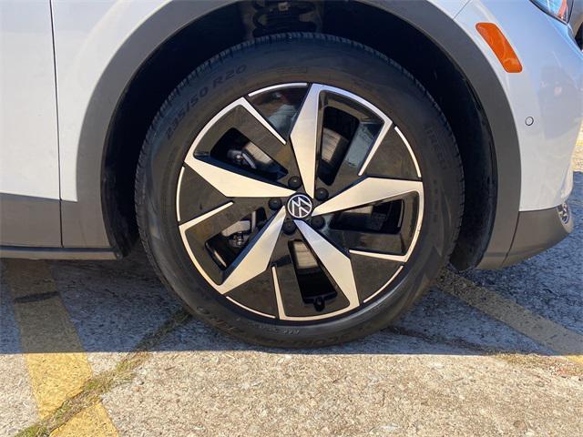 used 2023 Volkswagen ID.4 car, priced at $18,137