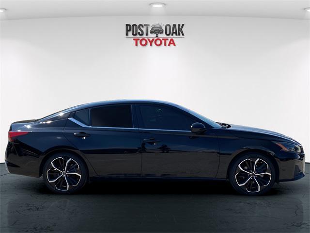 used 2023 Nissan Altima car, priced at $19,900