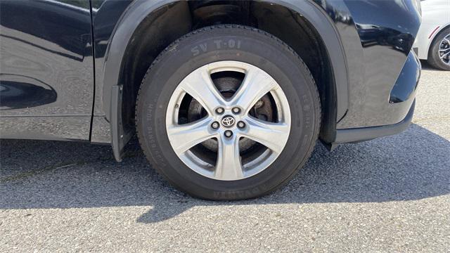 used 2022 Toyota Highlander car, priced at $27,500