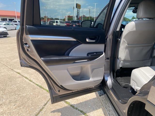used 2018 Toyota Highlander car, priced at $17,963