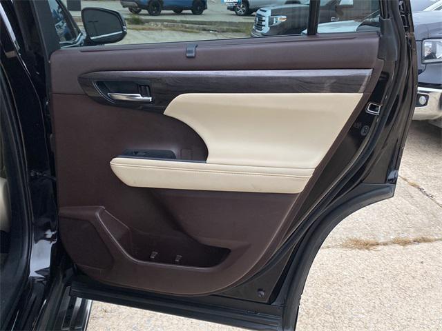 used 2021 Toyota Highlander car, priced at $30,775