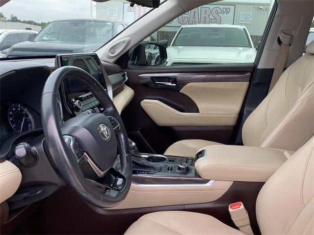 used 2021 Toyota Highlander car, priced at $30,775
