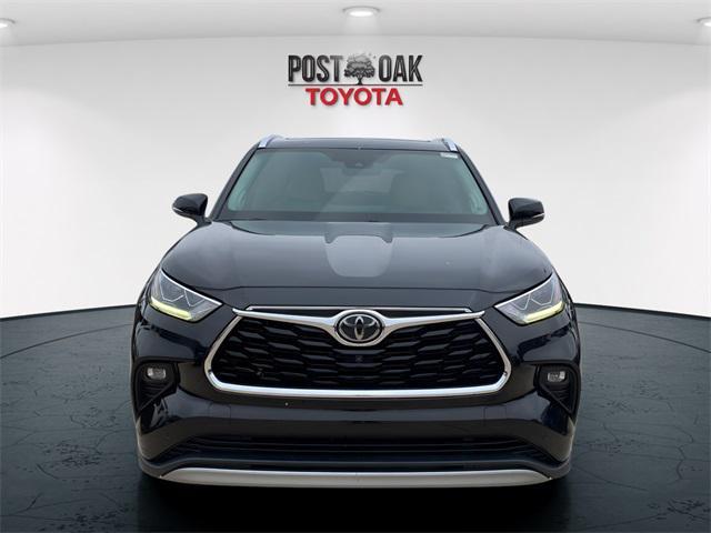 used 2021 Toyota Highlander car, priced at $30,775