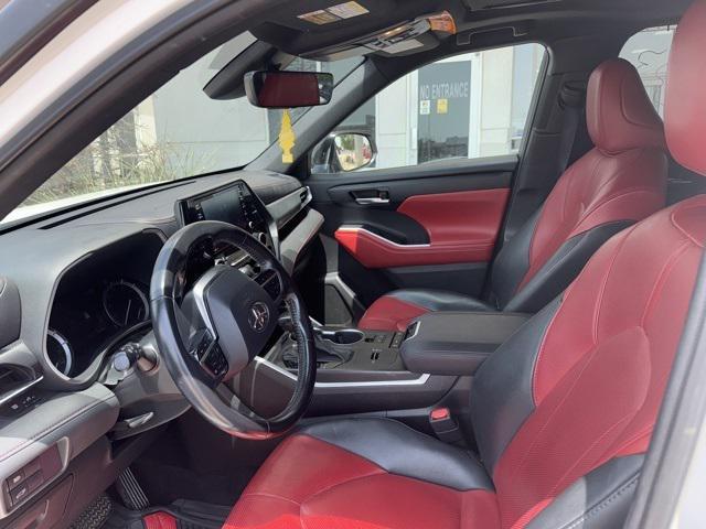 used 2021 Toyota Highlander car, priced at $28,699