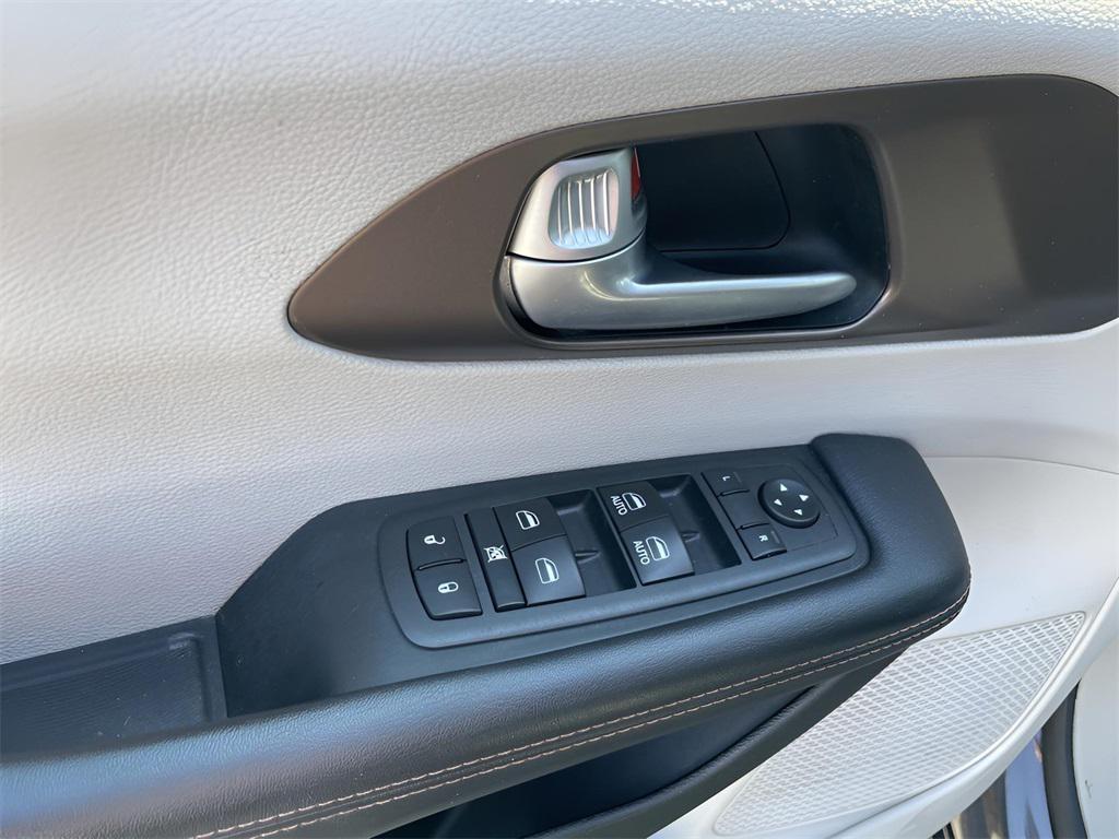 used 2018 Chrysler Pacifica car, priced at $14,497