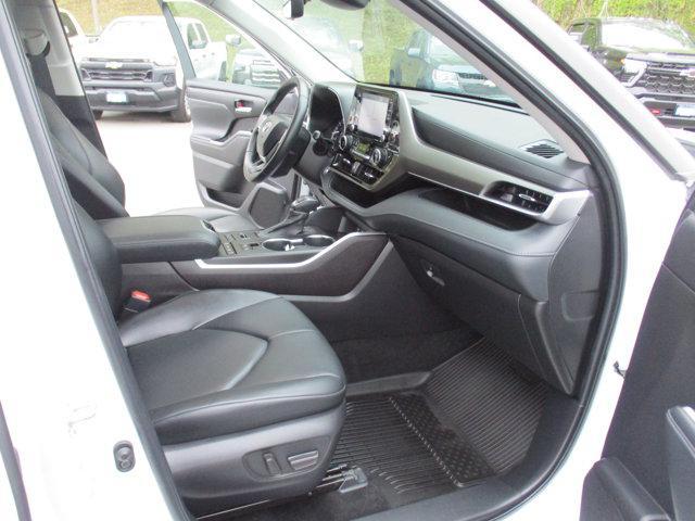 used 2022 Toyota Highlander car, priced at $36,495