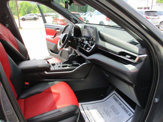 used 2021 Toyota Highlander car, priced at $35,995