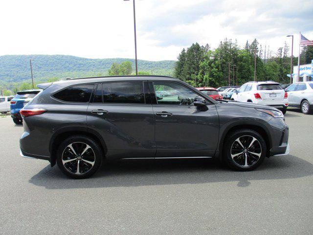 used 2021 Toyota Highlander car, priced at $35,995