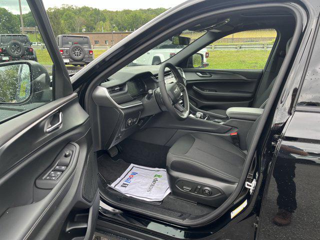 new 2025 Jeep Grand Cherokee car, priced at $44,170