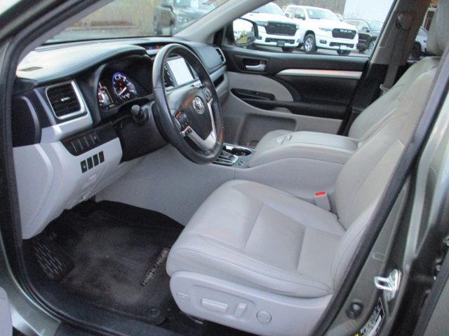 used 2015 Toyota Highlander car, priced at $20,995