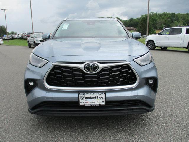 used 2022 Toyota Highlander car, priced at $35,995