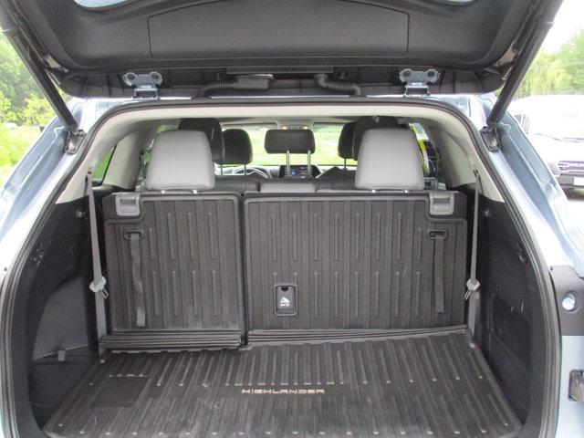 used 2022 Toyota Highlander car, priced at $35,995