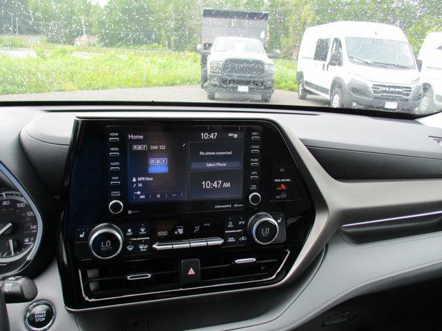 used 2022 Toyota Highlander car, priced at $35,995