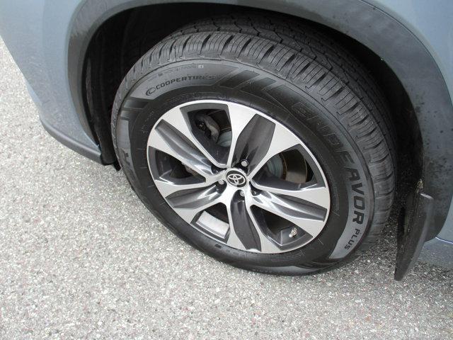 used 2022 Toyota Highlander car, priced at $35,995