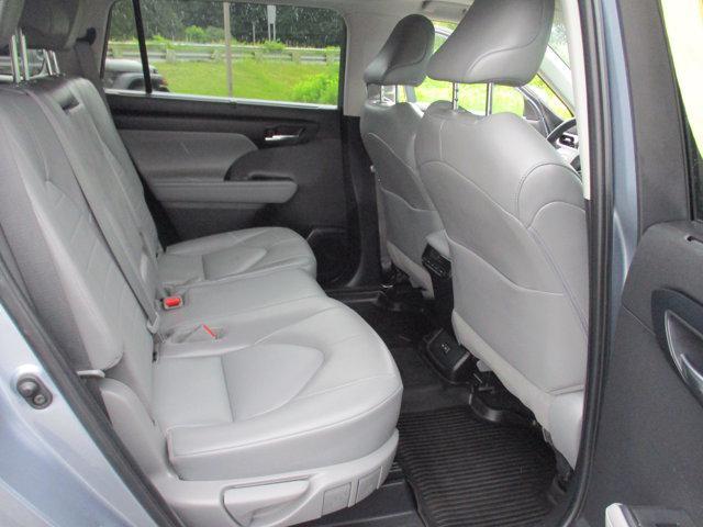 used 2022 Toyota Highlander car, priced at $35,995