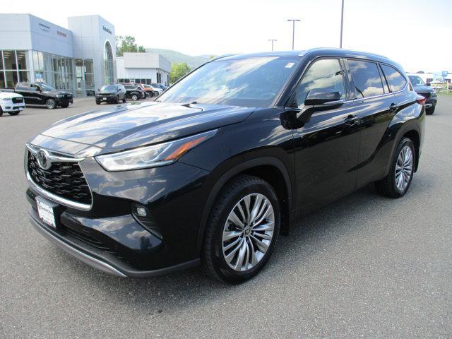 used 2022 Toyota Highlander car, priced at $39,995