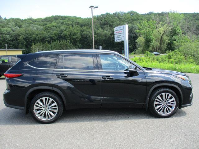 used 2022 Toyota Highlander car, priced at $39,995