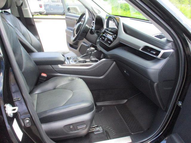 used 2022 Toyota Highlander car, priced at $39,995