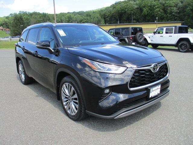 used 2022 Toyota Highlander car, priced at $39,995
