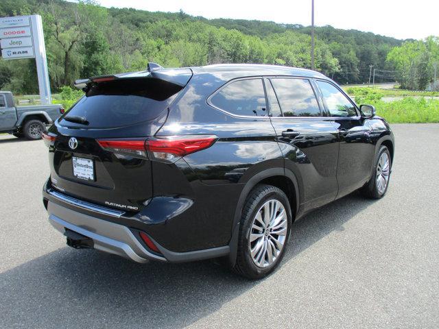 used 2022 Toyota Highlander car, priced at $39,995