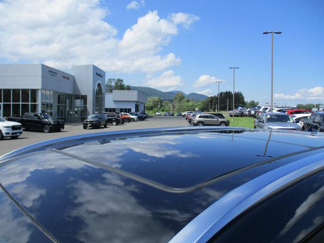 used 2022 Toyota Highlander car, priced at $39,995