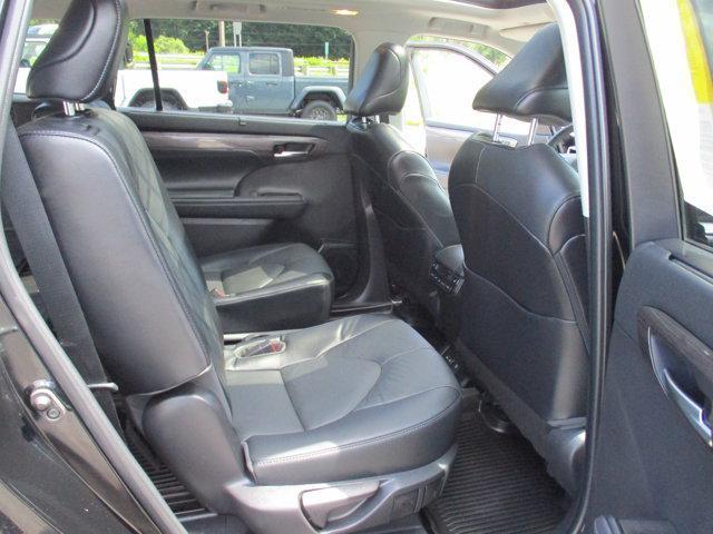 used 2022 Toyota Highlander car, priced at $39,995