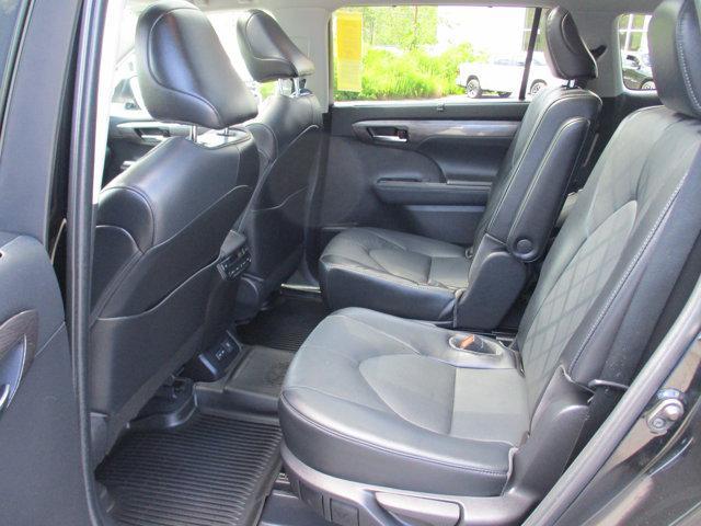 used 2022 Toyota Highlander car, priced at $39,995