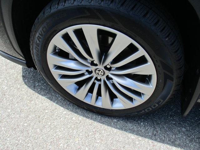 used 2022 Toyota Highlander car, priced at $39,995